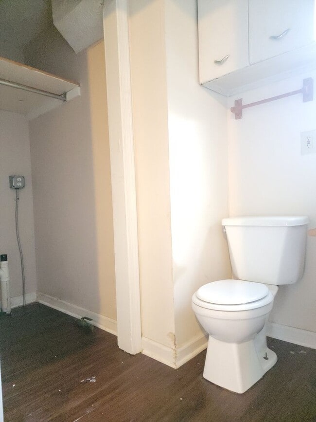 Building Photo - 2 Bedroom Single Family Home Alert!!!