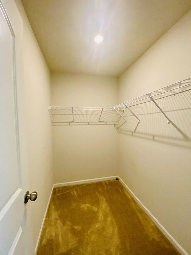 Building Photo - Stylish 3 Bed Townhouse with Granite Countertops and Hardwood Floors in Charlotte!