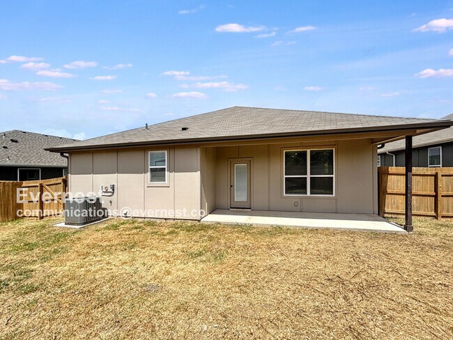 Building Photo - 2115 Hornbeam St