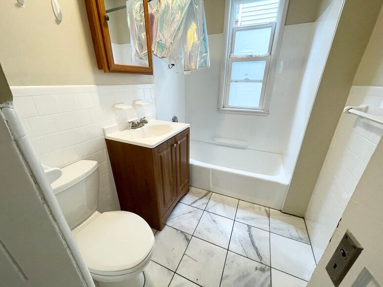 Building Photo - 26 Taft St