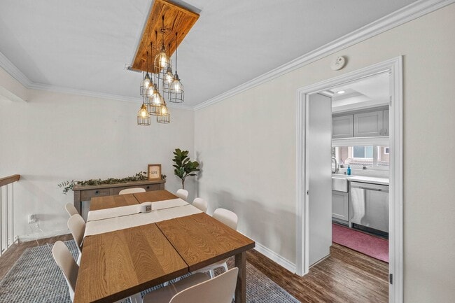Building Photo - Large townhome in Huntington Beach!
