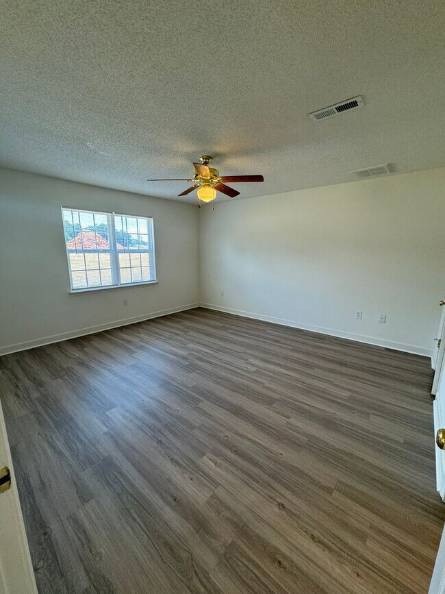 Building Photo - 129 Clusters Cir