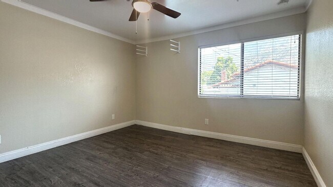 Building Photo - Custom Built 5 Bedroom 3 Bathroom Home in ...