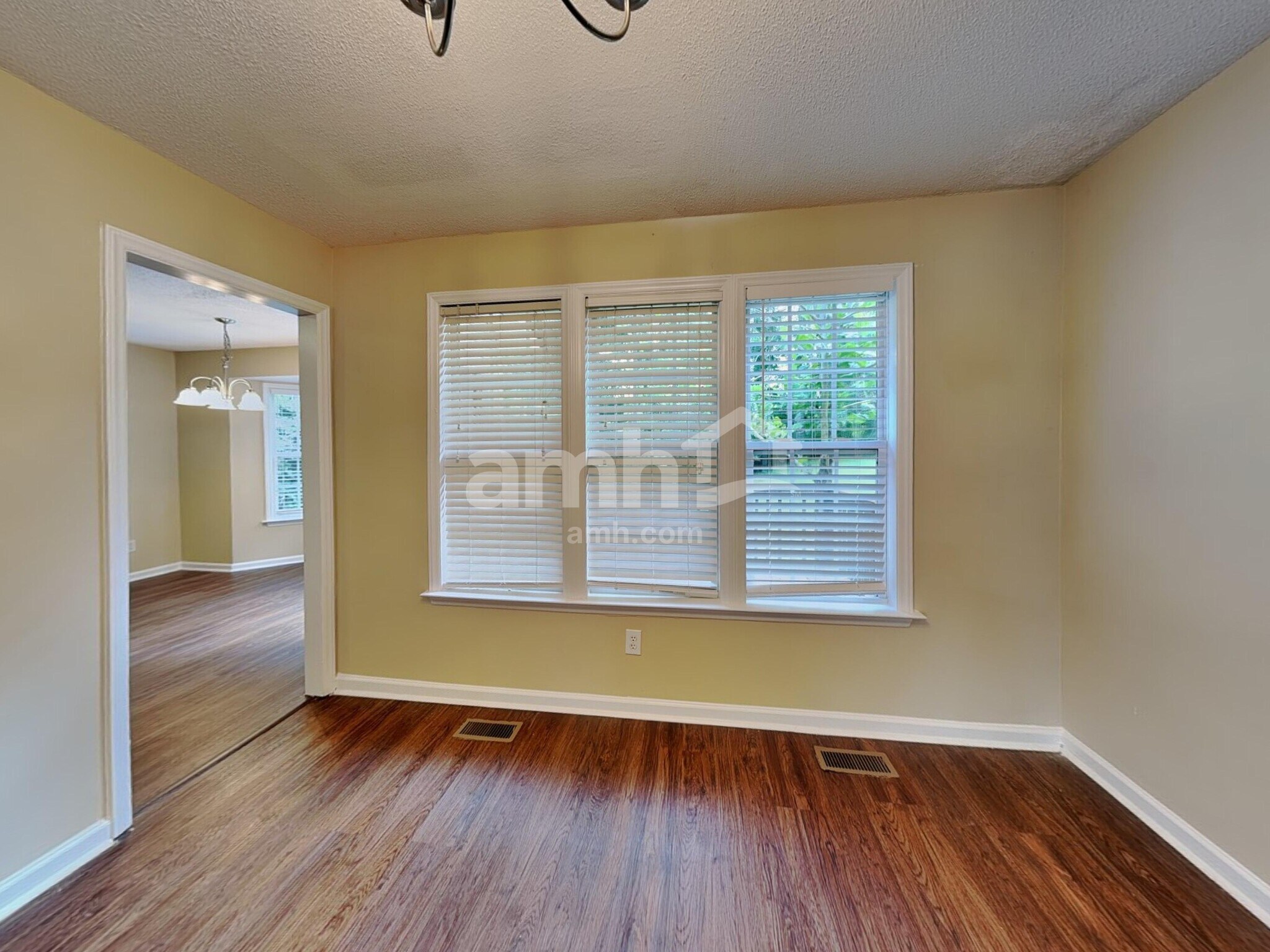 Building Photo - 100 Creekbank Ct