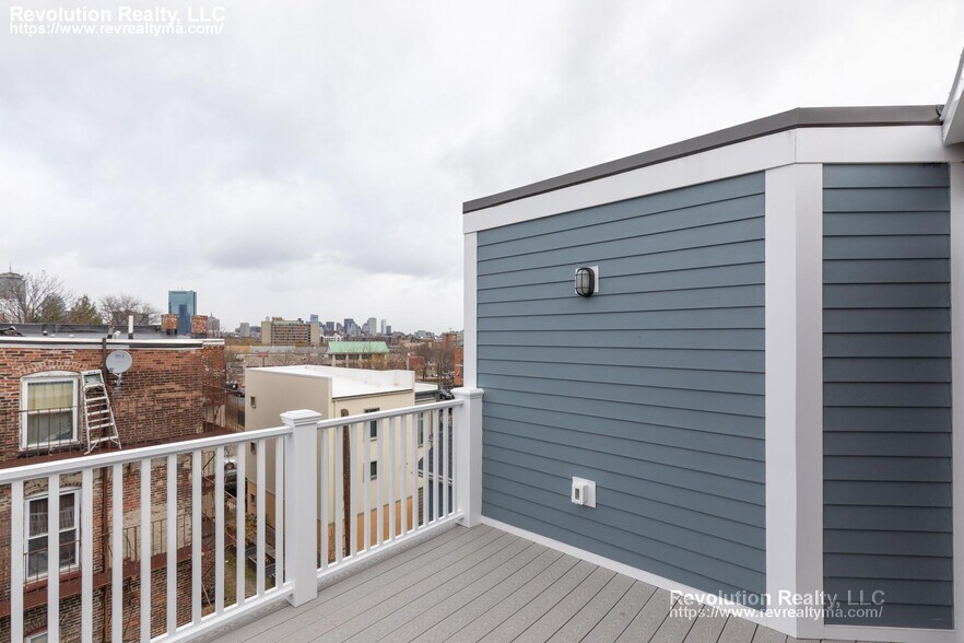 Building Photo - 15 Kenilworth St