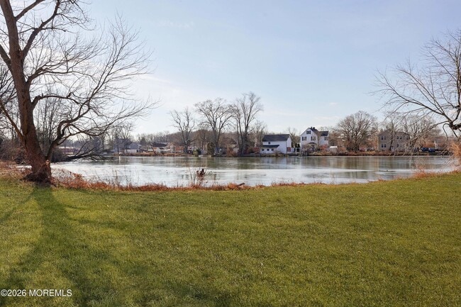 Building Photo - 12 Main St