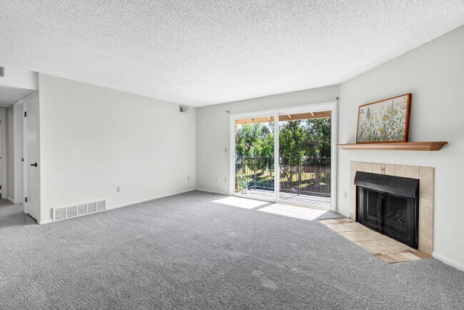 Building Photo - **Move-In Special** Top Floor Condo - Available Now!!