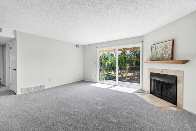 Building Photo - Top Floor Cottonwood Villas Condo - Availa...