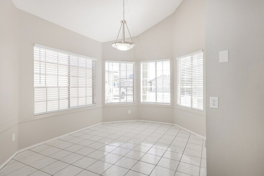 Building Photo - 3104 E Siesta Ln