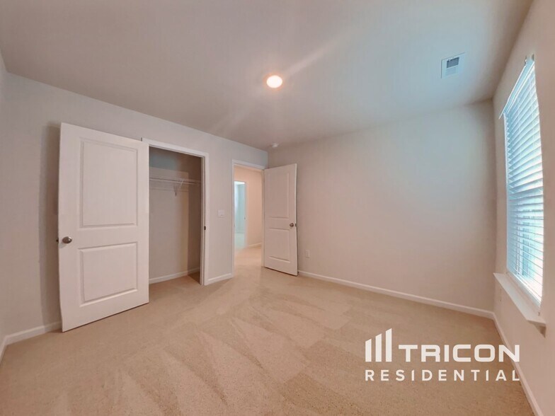 Building Photo - 141 Chapel Dr