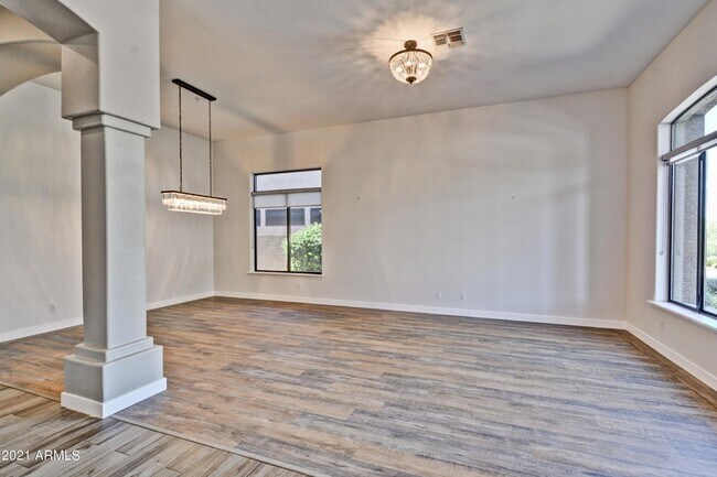 Building Photo - 13059 E Poinsettia Dr