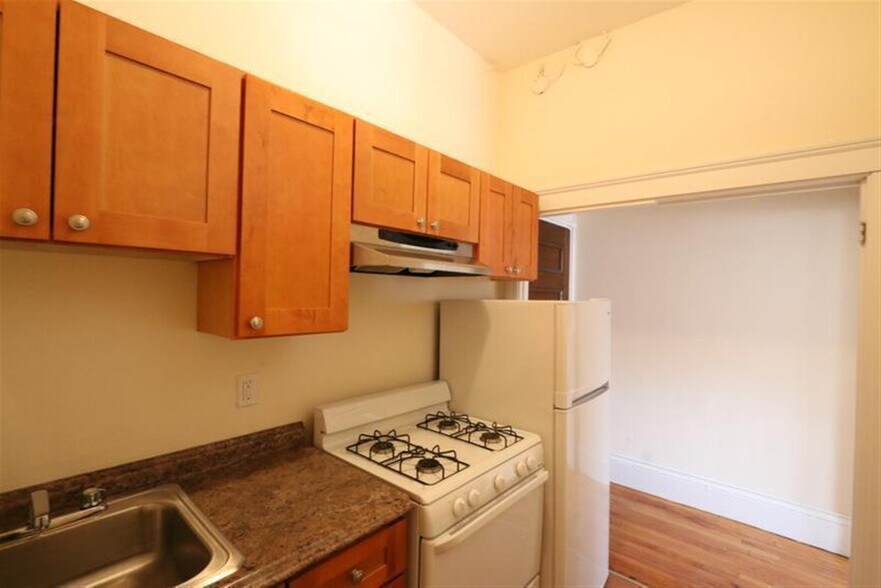 Building Photo - 2 Ware St