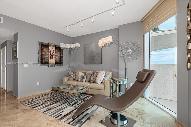 Building Photo - 6515 Collins Ave