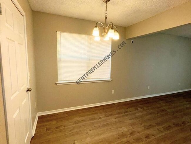 Building Photo - 8741 Hillridge Dr
