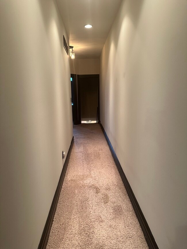 Building Photo - Wonderful 3bedroom 2 Bath Townhome In South City