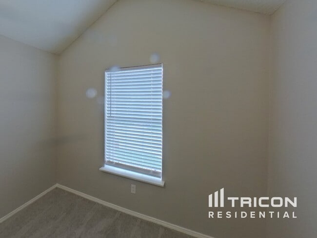 Building Photo - 1420 Deville Cir