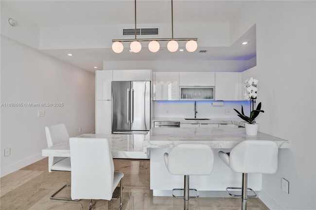 Building Photo - 950 Brickell Bay Dr