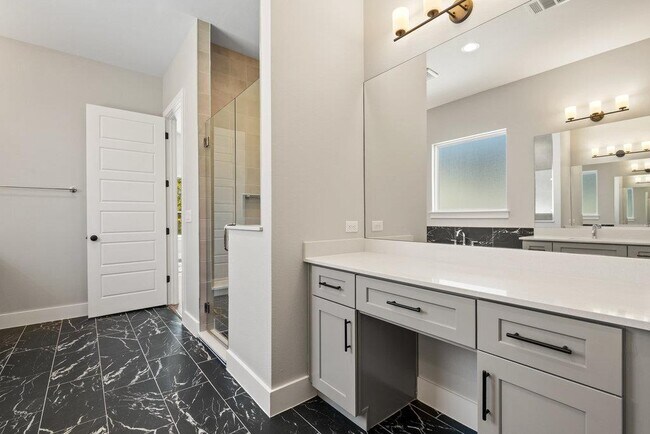 Building Photo - 3018 Sunridge Dr