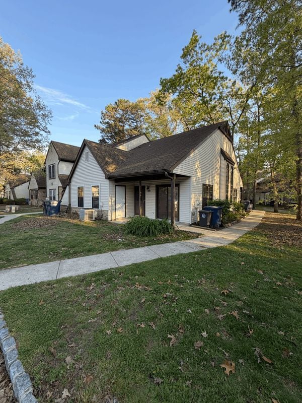 Building Photo - 2807 Hawthorn Ct