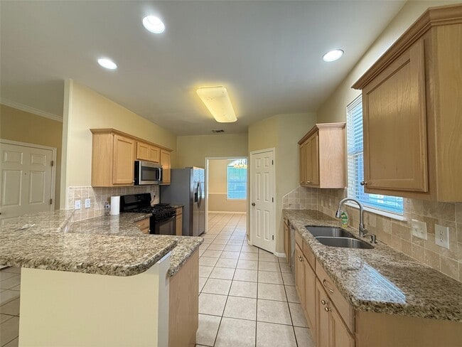Building Photo - 211 Riata