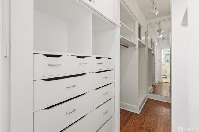 Building Photo - 1250 Jones St