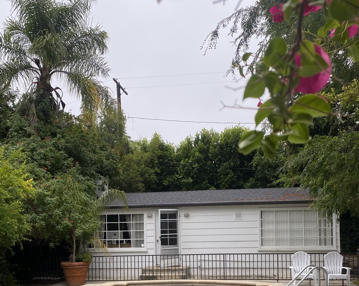 Building Photo - 15700 Dickens St