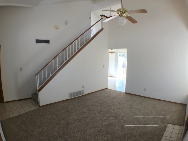 Building Photo - Northeast El Paso 3bed/2.5bath with Loft!