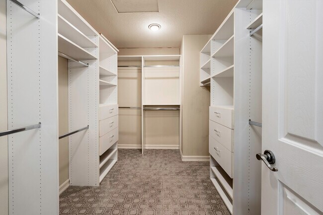 Building Photo - 346 Whites Landing