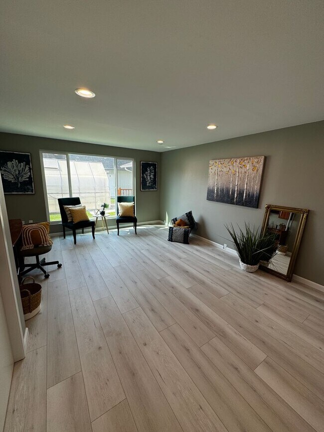Building Photo - n651 S. 83rd Ave