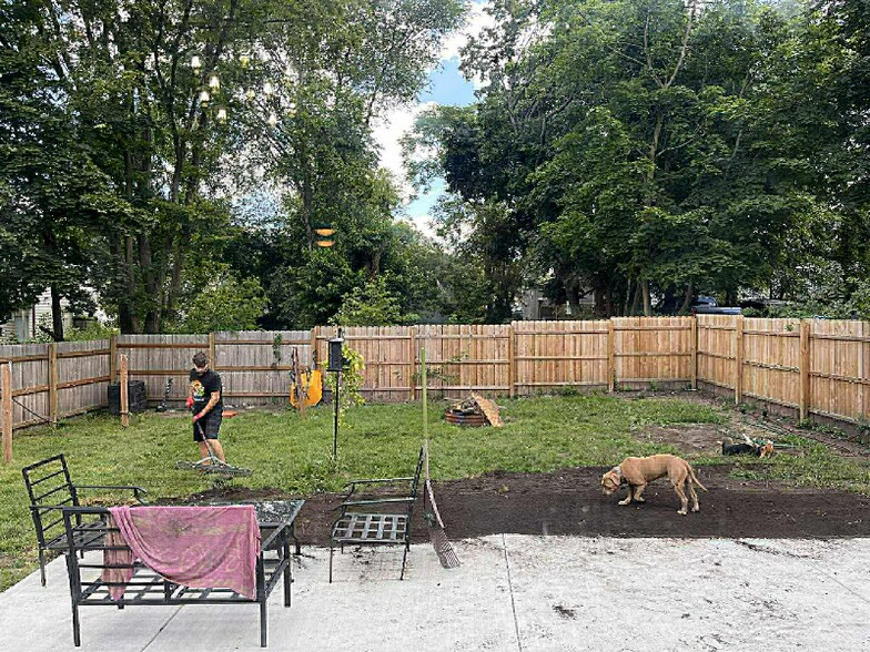 Building Photo - 612 Henry Ave SE