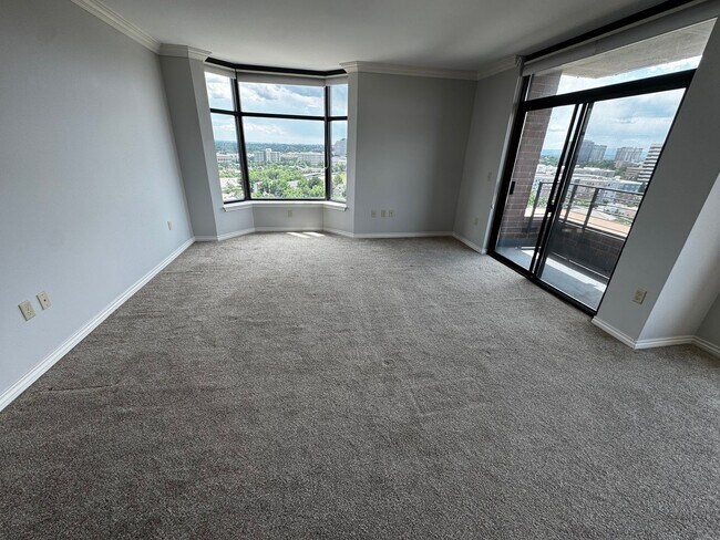 Building Photo - Penterra Plaza Condo with Amazing Panorami...