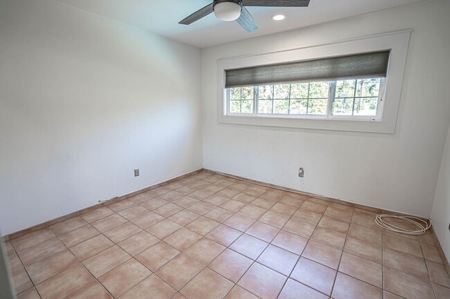 Building Photo - 3 Bedroom Pool Home for Rent in Granada Hi...