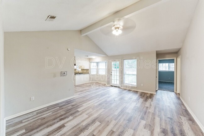 Building Photo - 700 Meadowglen Dr