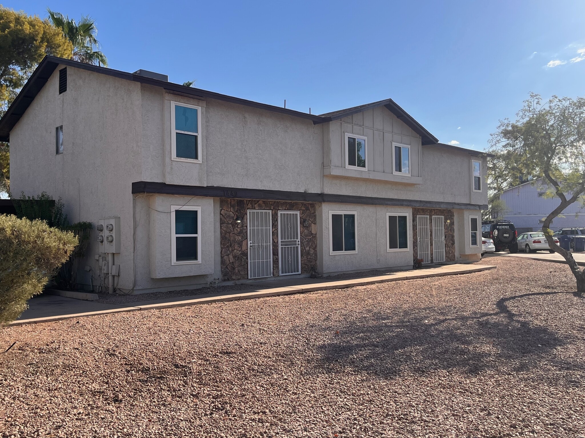 Building Photo - 1440 E Knoll Cir