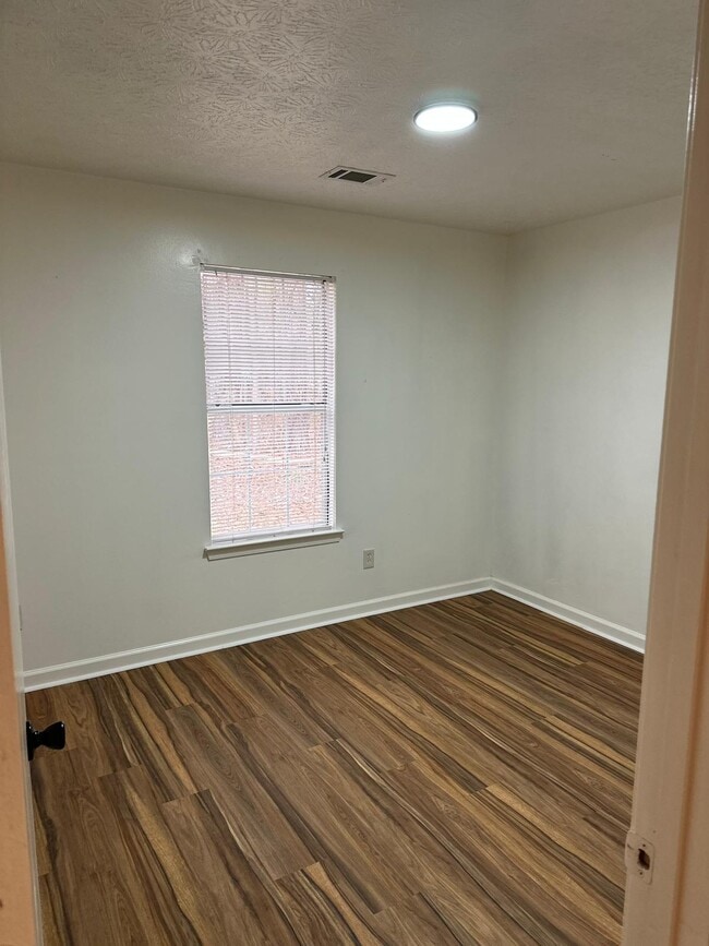 Building Photo - 108 Marshall Dr