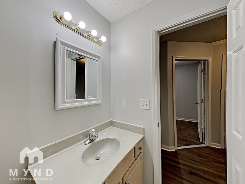 Building Photo - 4811 Migaldi Dr