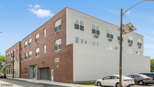 Building Photo - 247 Parker Ave