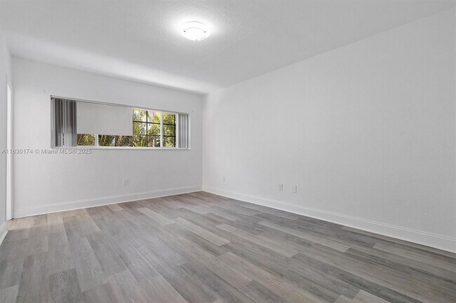 Building Photo - 9745 Bay Harbor Terrace