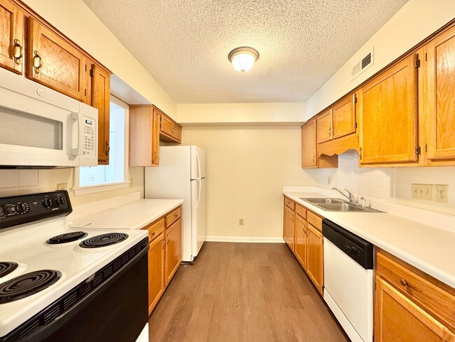 Building Photo - 7123-D W Friendly Ave