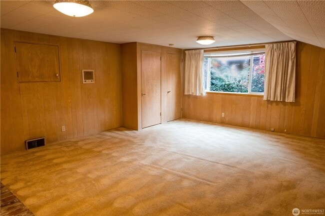 Building Photo - 3bd/2.25ba Bellevue Home
