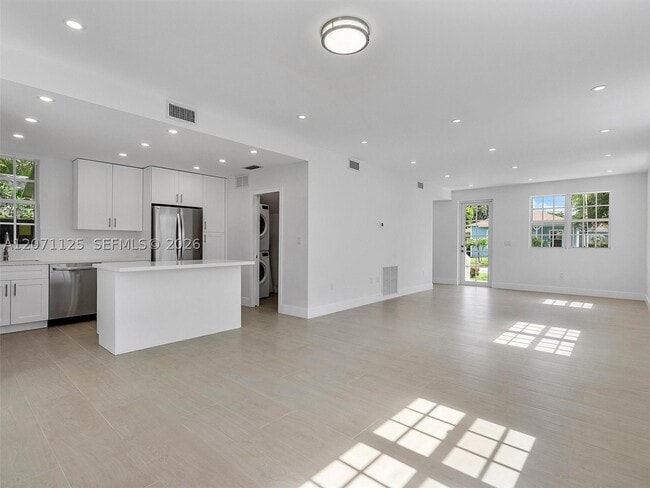 Building Photo - 112 Florida