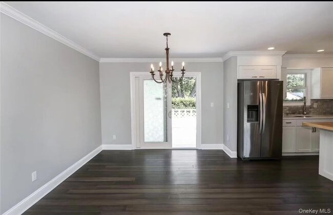 Building Photo - 335 Gillette St