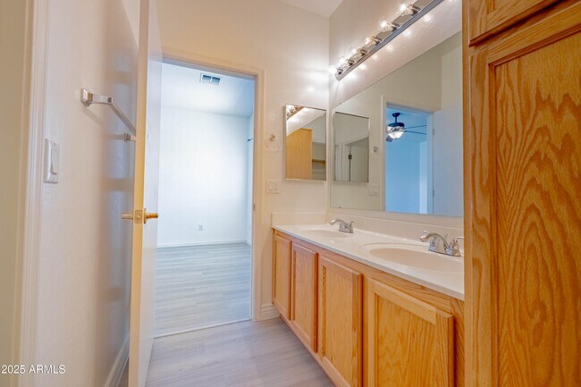 Building Photo - 2723 E Schiliro Cir