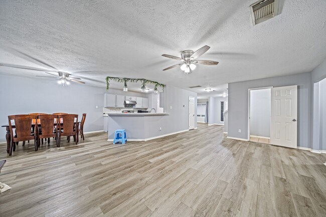 Building Photo - 6727 High Stone Ln