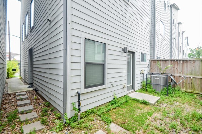 Building Photo - 3804 Leeland St