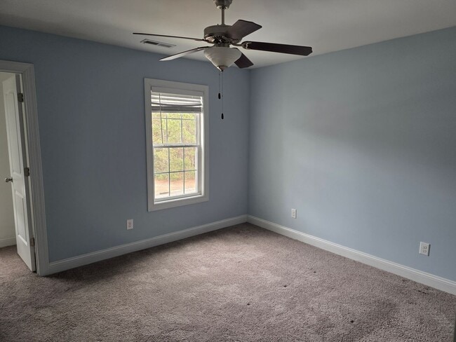 Building Photo - 2 Bedroom, 2.5 bath townhouse.