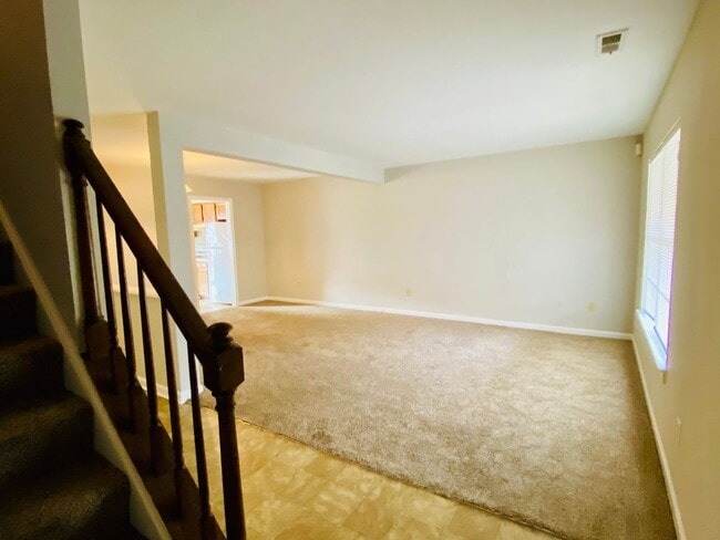 Building Photo - Adorable 3 bdrm/1.5 bath Home Located Clos...