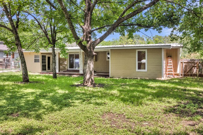 Building Photo - 705 E 9th Ave