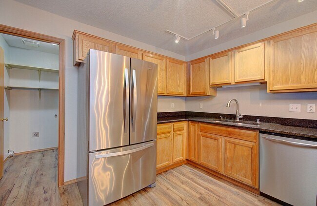 Building Photo - Moore 12918 &amp; 5000