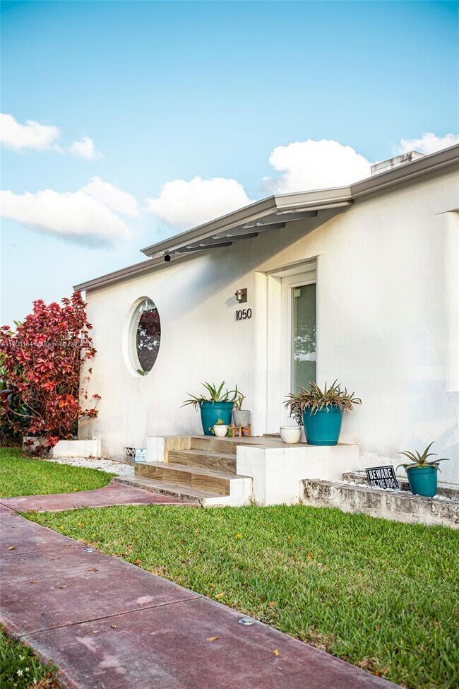 Building Photo - 1050 NW 46th St